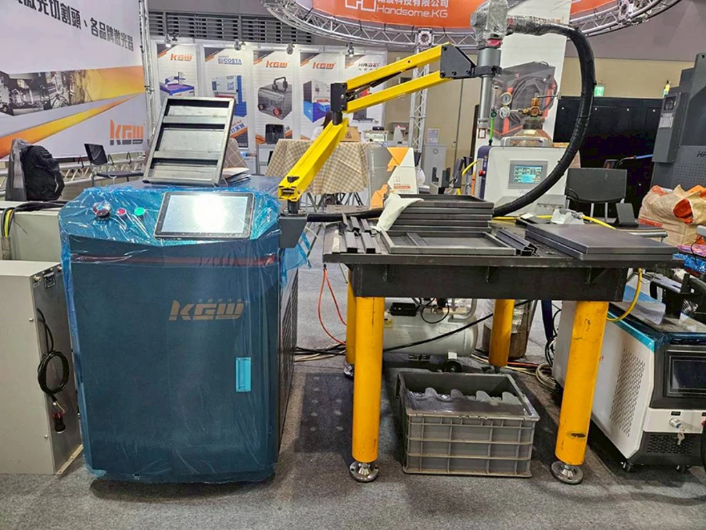 翰宸科技展出「雷射疊焊機」,應用於鈑金門板與箱體加強筋補強加工,可提升結構強度並避免傳統焊接背面痕跡產生。圖/王妙琴